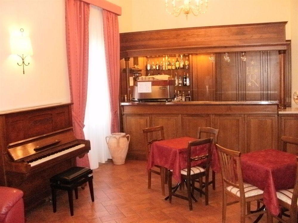 Hotel Oasi Da Paolo Castelluzzo Restaurace fotografie